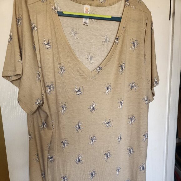 LuLaRoe Christy Tee Plus Size 3x Cowboy Print V-Neck NWT - Picture 1 of 6